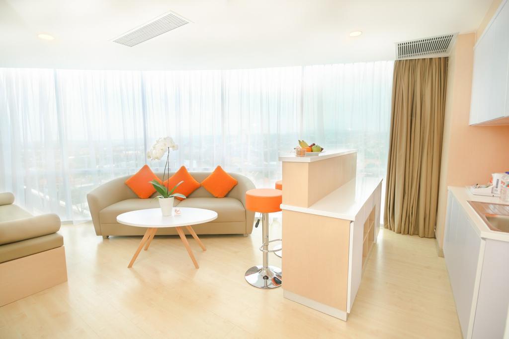 Harris Hotel Sentraland Семаранг Екстериор снимка